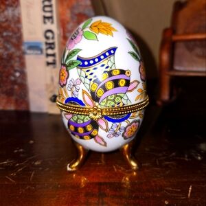 Vintage Porcelain Egg Trinker Box